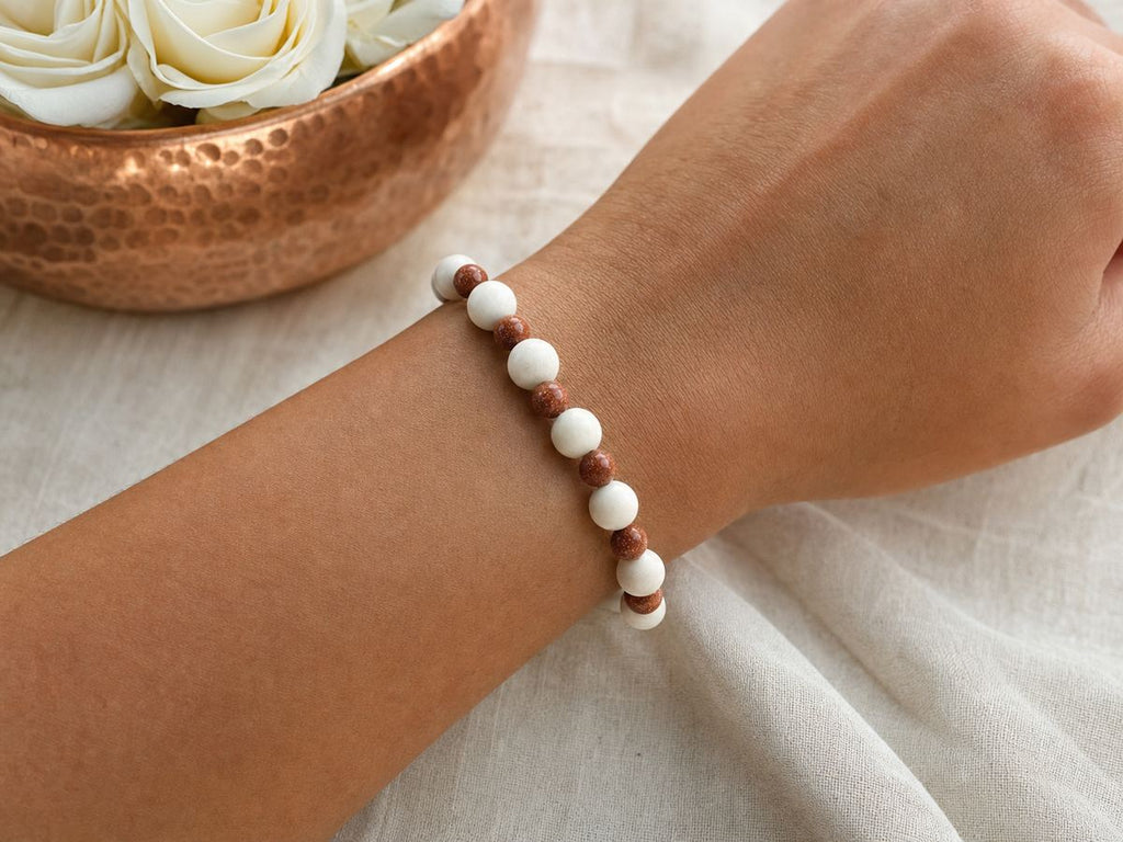 White Weathered Stone & Goldstone Bead Bracelet – 7.25"